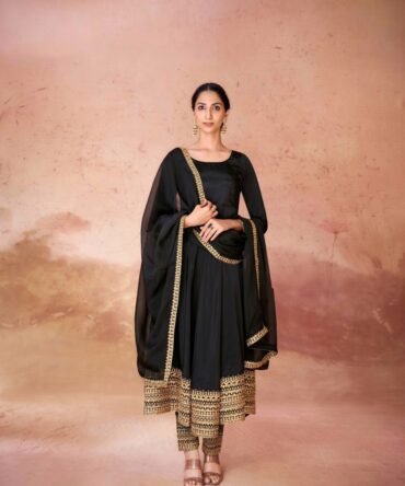 Pehnava Style Black Hevay Embroidered Cotton Kurtie Set
