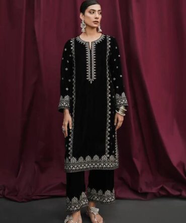 HEAVY VELVET KURTA & PANT (3-PIS SET) WITH BEAUTIFUL EMBROIDERY WORK