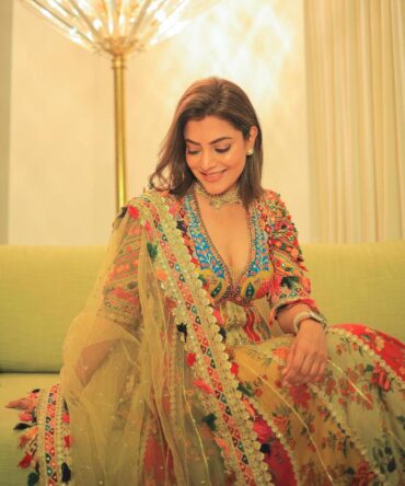 AVNEET KAUR & NISHA AGGARWAL INSPIRED DESIGNER  PRINTED ANARKALI GOWN