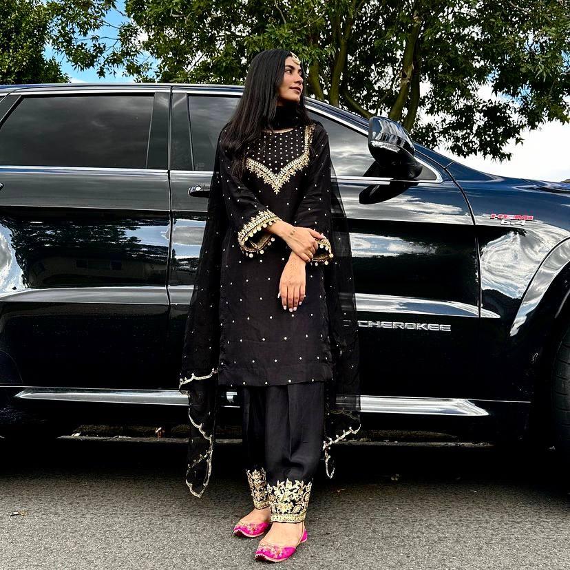 KURTI-PLAZZO SET IN CHINON SILK FABRIC WITH SEQUINS & ZARI EMBROIDERY WORK - Image 2